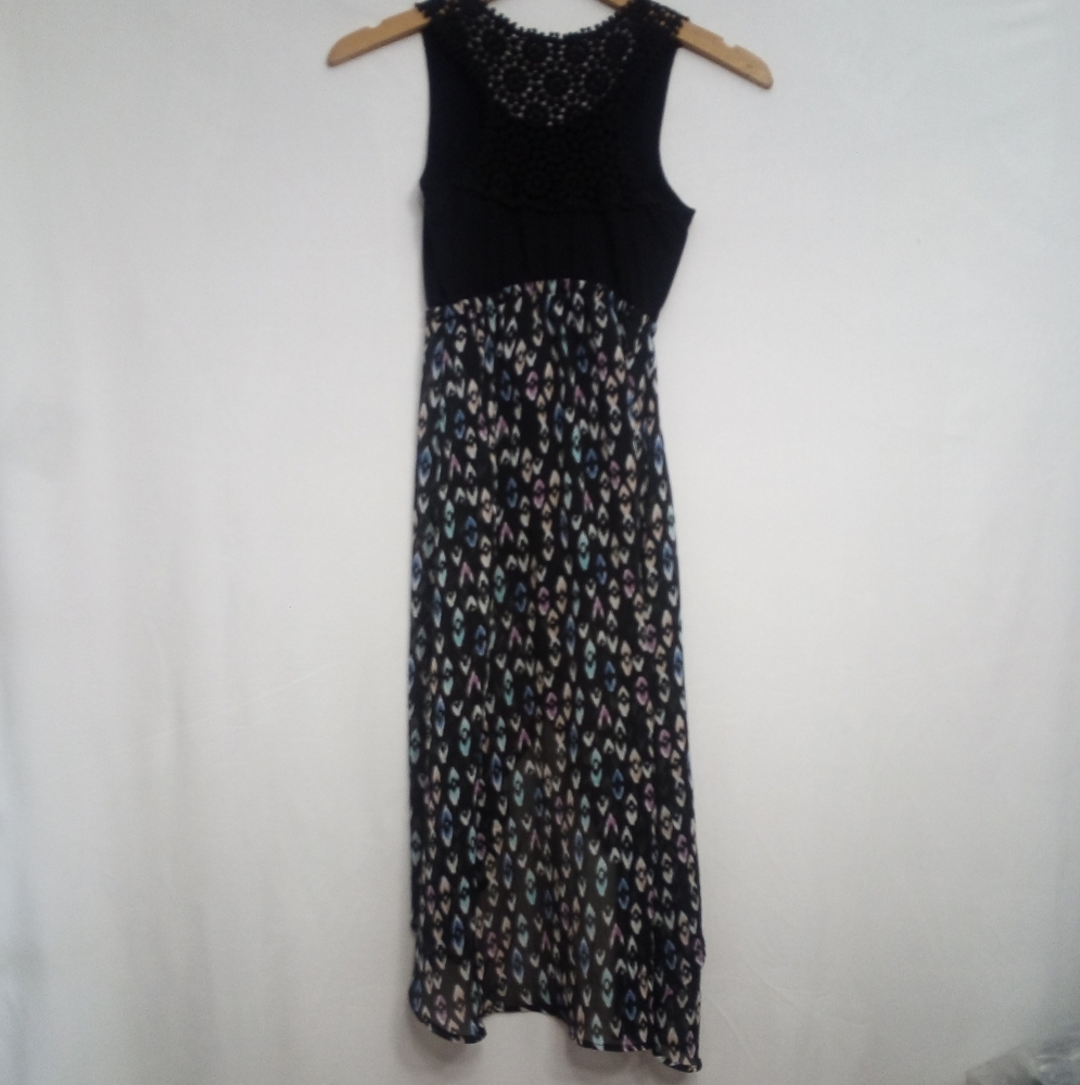 Girls sleeveless black dress